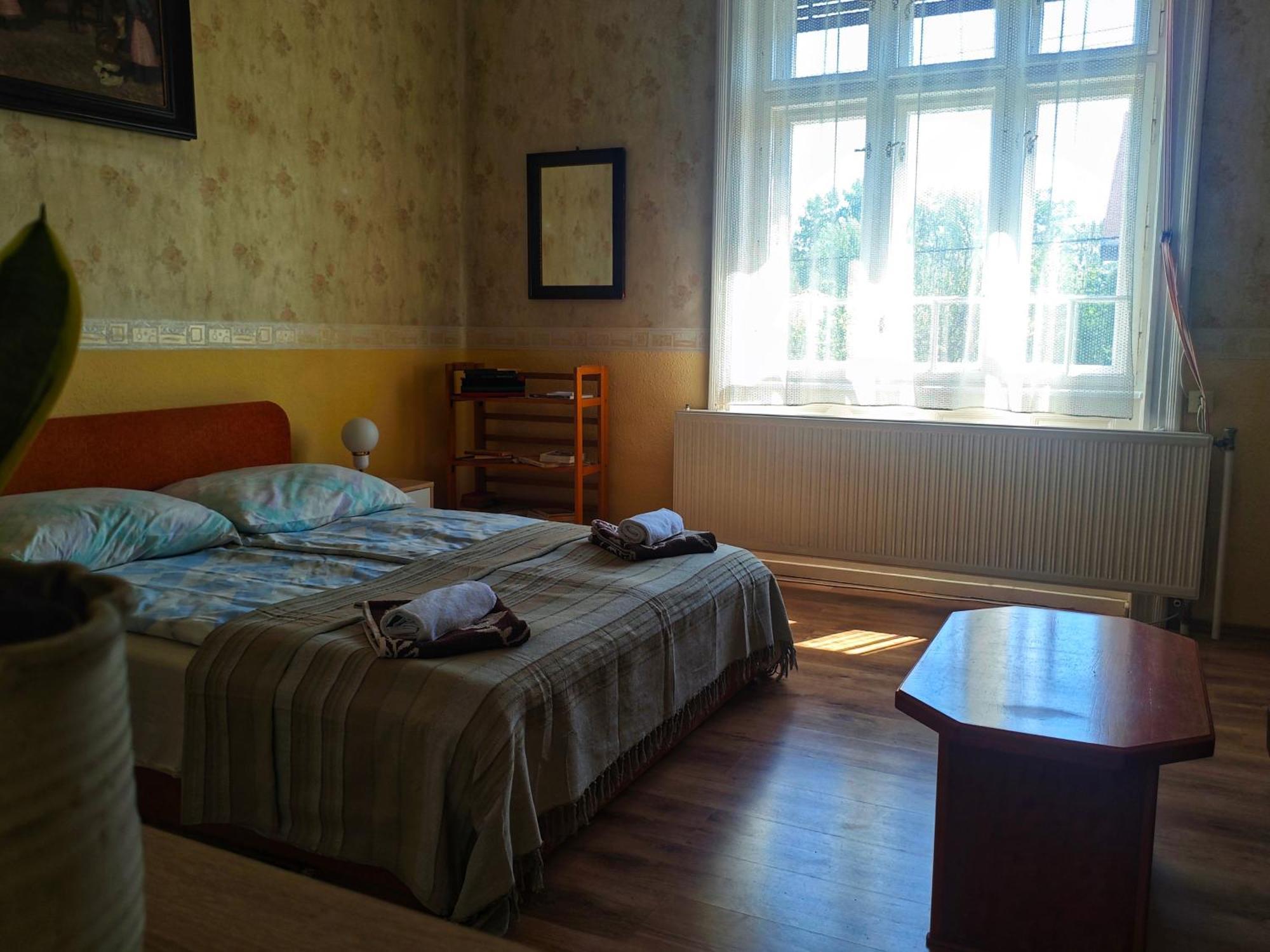 Illés Vendégház Keszthely Extérieur photo
