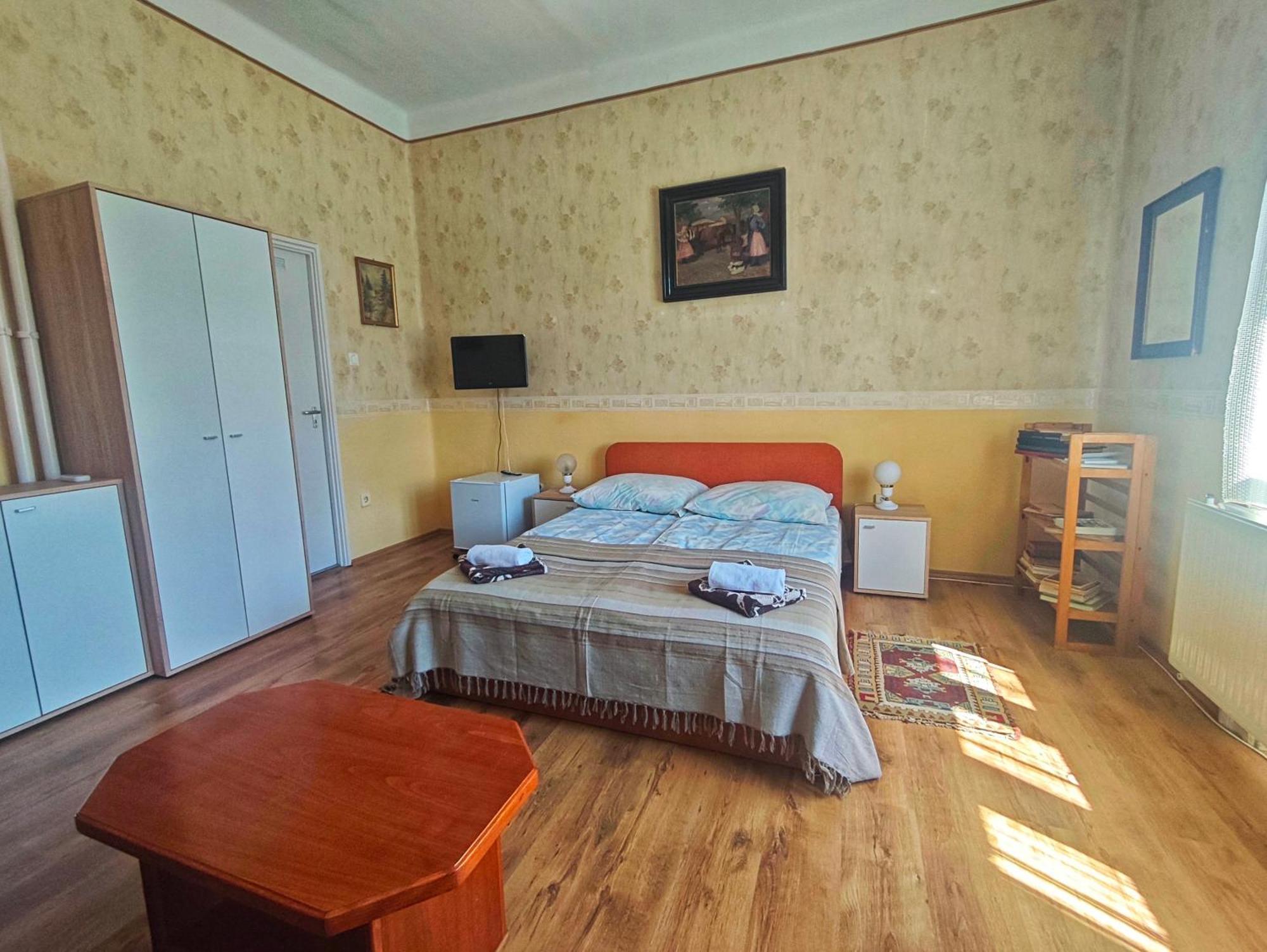 Illés Vendégház Keszthely Extérieur photo