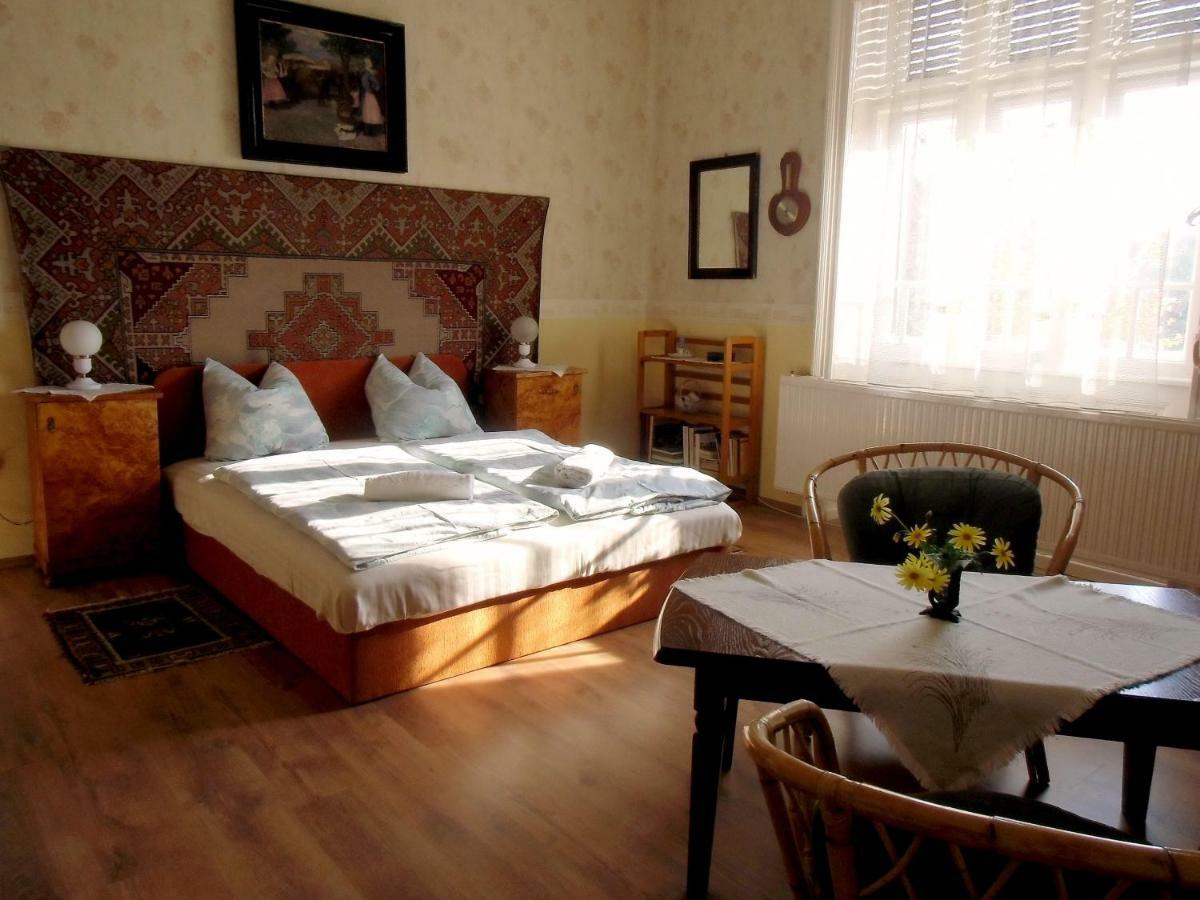 Illés Vendégház Keszthely Extérieur photo