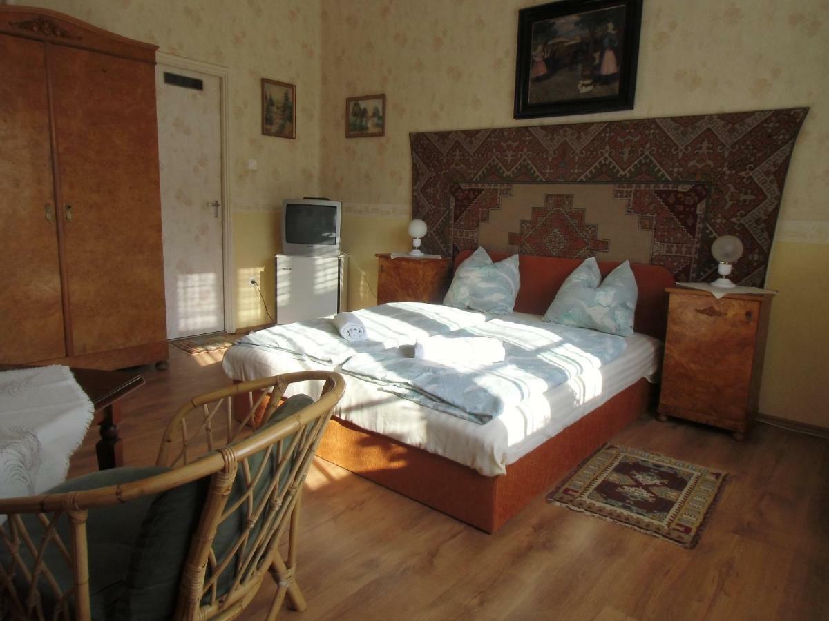 Illés Vendégház Keszthely Extérieur photo